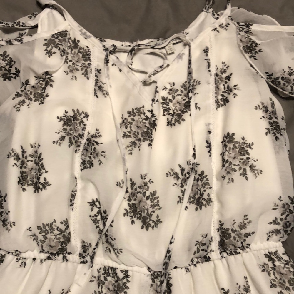 Floral Cold Shoulder Romper - Picture 3 of 4